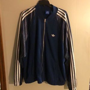 XL Women’s Adidas Jacket w/ metallic sleeves